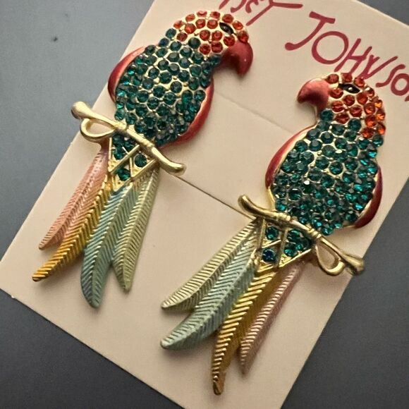 🦜 NEW Betsey Johnson colorful& sparkling parrot earrings 🦜 - Picture 3 of 7